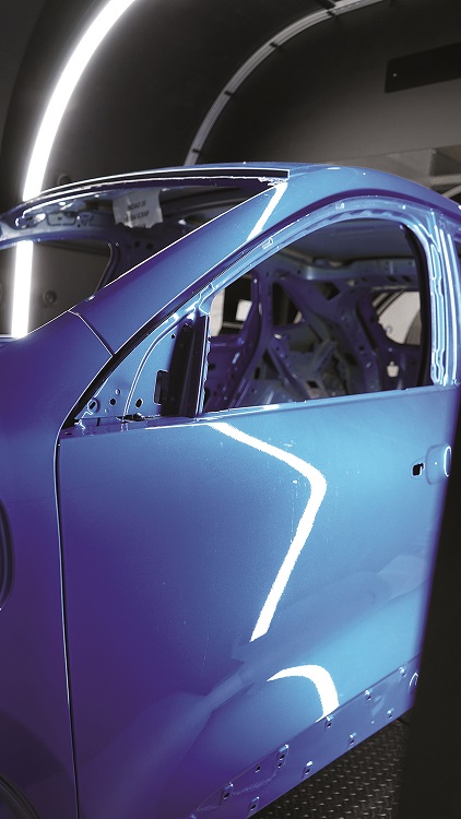 Tunnel light reflection on the painted bodywork