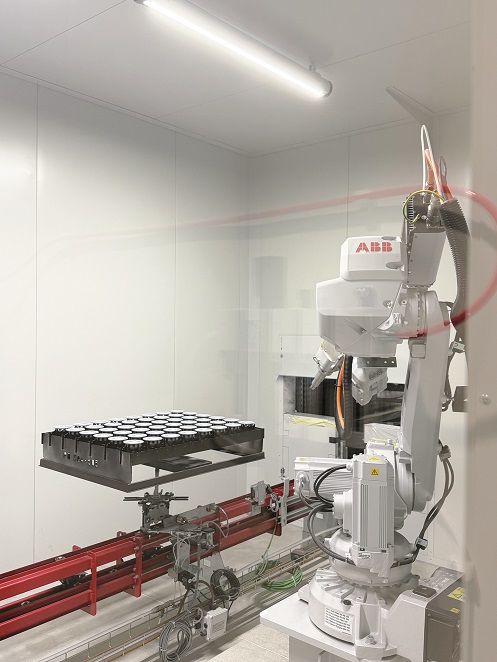 The plasma pre-treatment booth. © ipcm