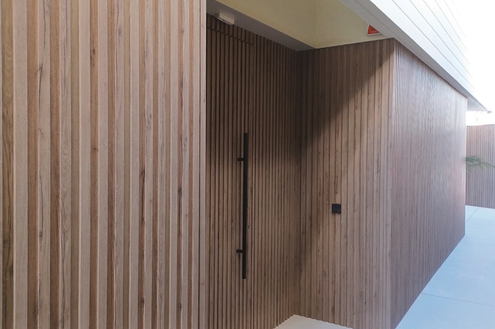 Per la fase di sublimazione, Lacalum utilizza film decorativi a effetto legno sviluppati da I.DEK. © Lacalum