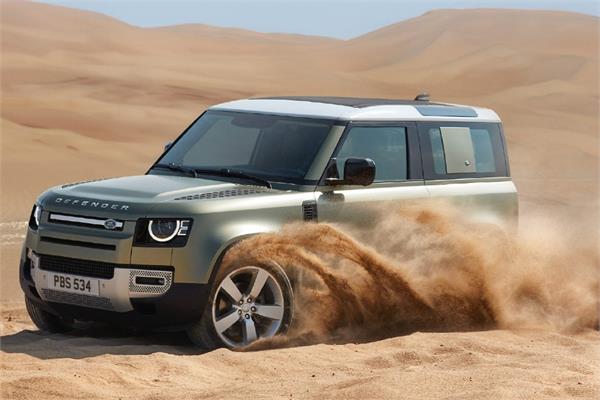 A Land Rover Defender in the desert coated with Aero painting system