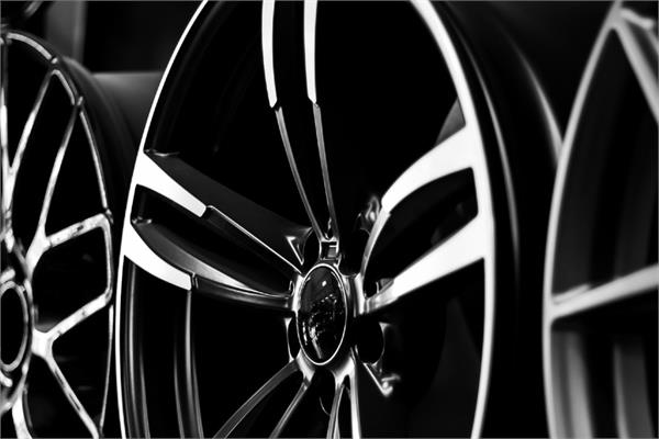 Black liquid coated aluminium wheels