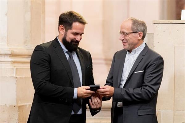 A photo of Julien Bras being Honoured with the Arkema – French Académie Des Sciences Prize for Innovation in Chemistry