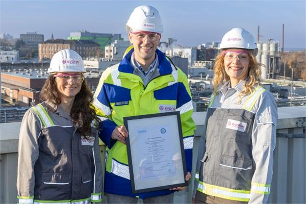 The personnel of Evonik with the ISCC Plus certification