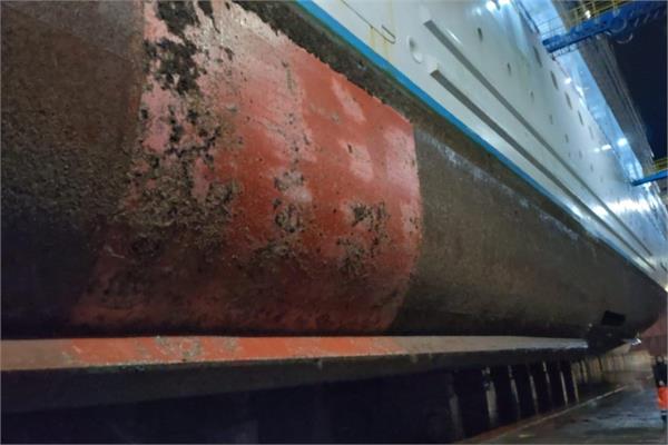 A cruise ship hull without biofouling