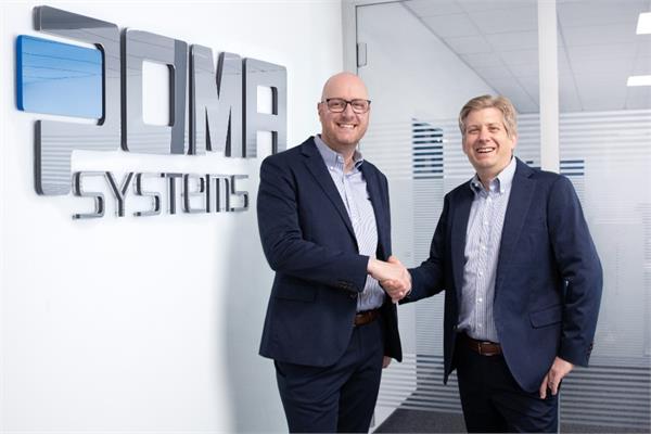 Tobias Eid and Christian Mathiak in front of the POMA Systems logo